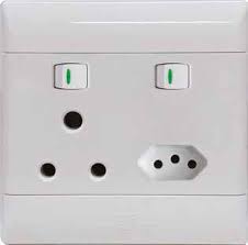 SUP680 4x4 SA/Euro Combination Switched Socket Outlet